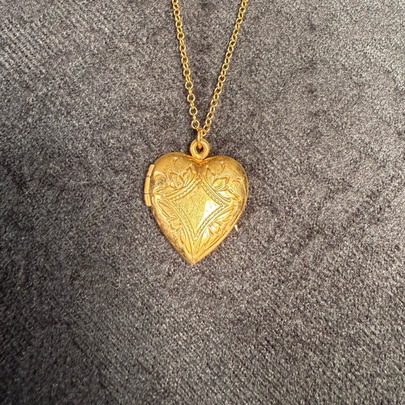 Gold Heart Shaped Locket - Picture 5 of 6
